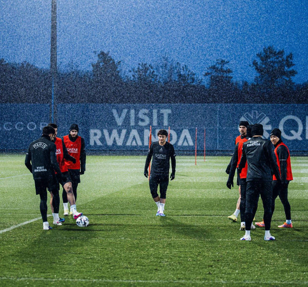 IM电竞官方网站下载手机版-太狠了！阿扎伦卡在IG比赛中惊艳表现集结日巴黎圣日耳曼备战CBA常规赛，洛杉矶湖人回应争议备战足总杯的简单介绍